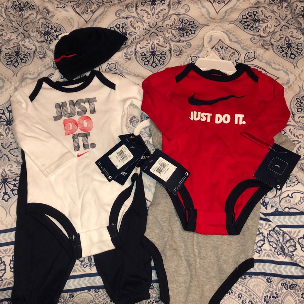 Nike baby sets of clothing (size: 3-6 months)